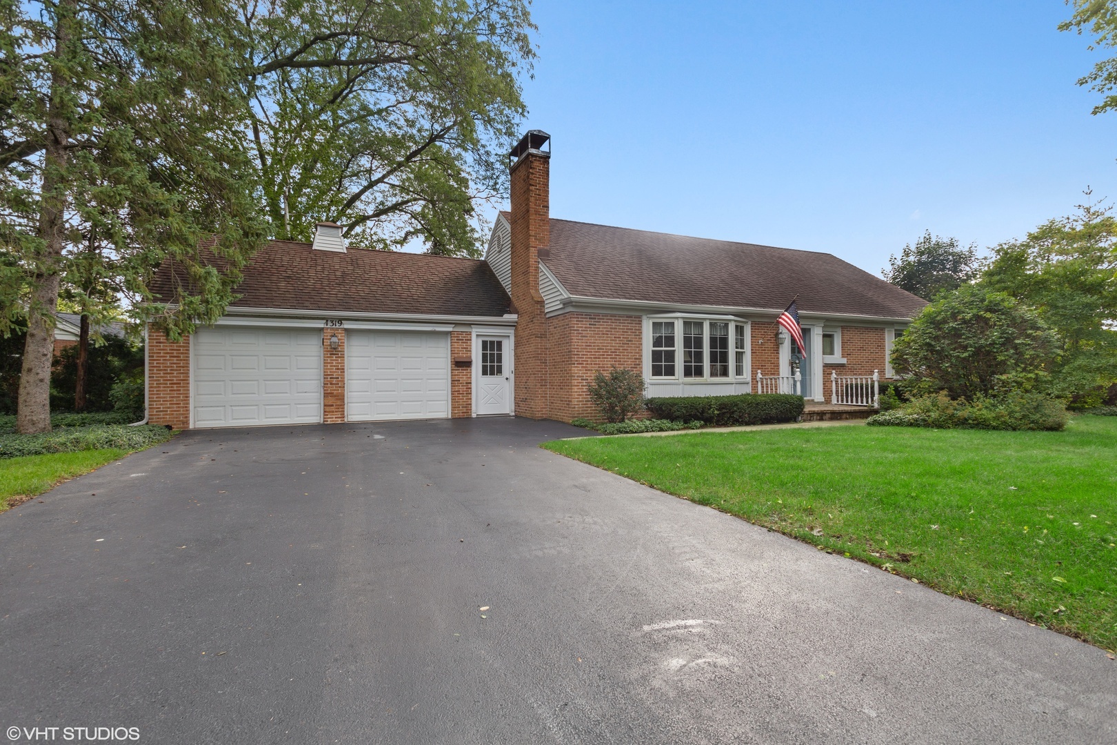 Property Photo:  1319 West Watling Street  IL 60004 