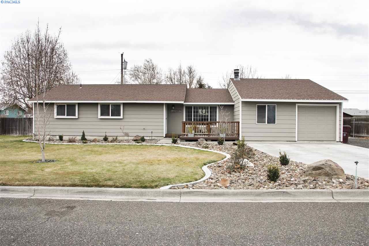 Property Photo:  1707 S Tacoma St  WA 99337-3579 