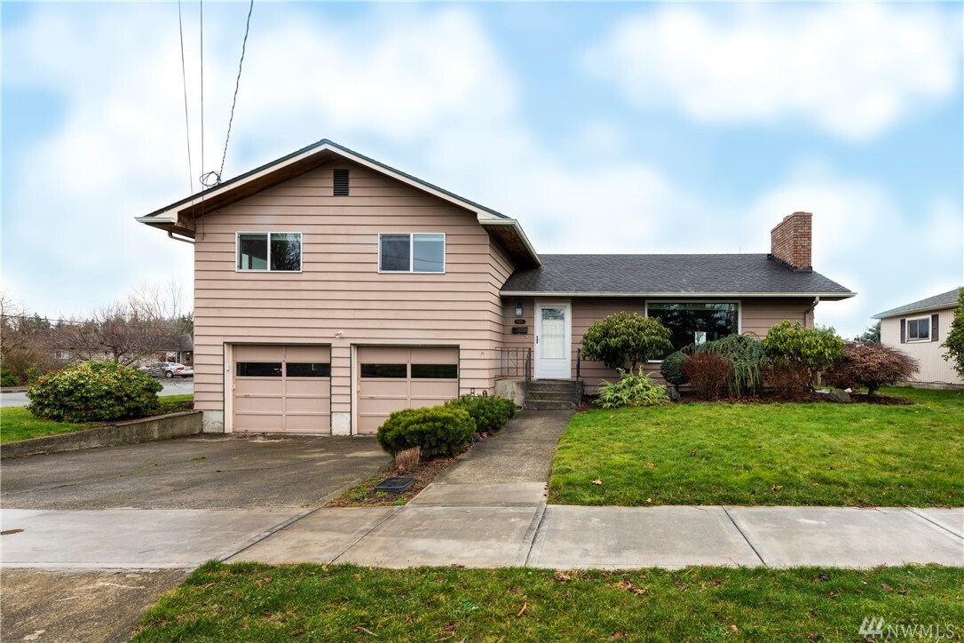 Property Photo: 1325 S 16th Street WA 98274