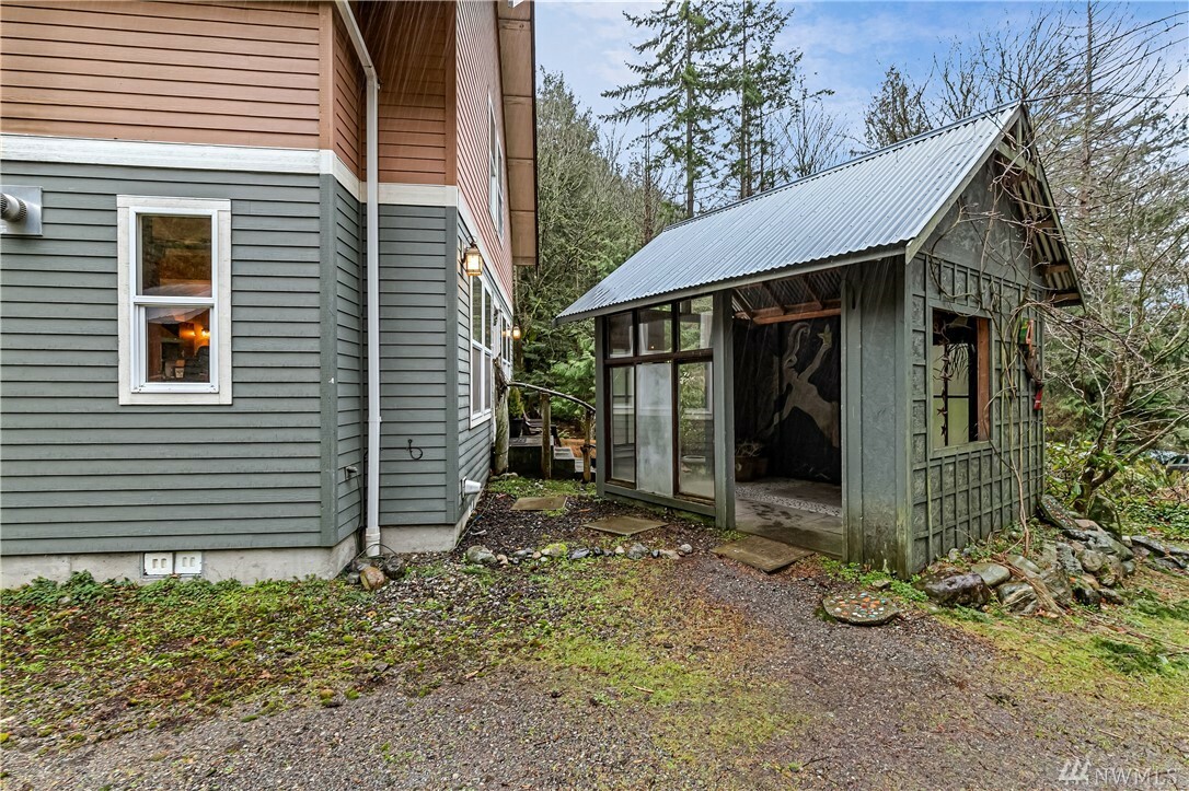 Property Photo:  467 Cove Rd  WA 98229 