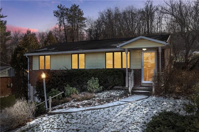 Property Photo:  431 Sun Valley Dr  PA 15239 