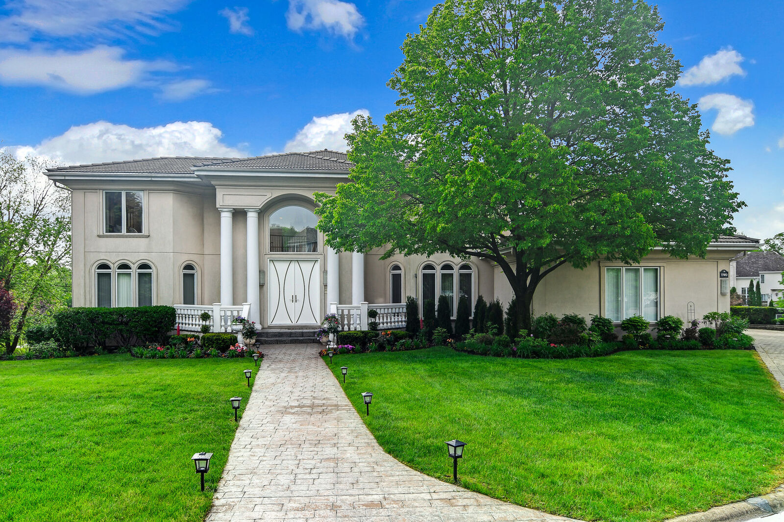 Property Photo: 2 Cascade Court East IL 60527