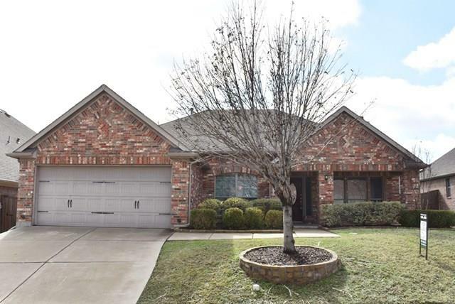 Property Photo: 427 Brighton Street TX 76262