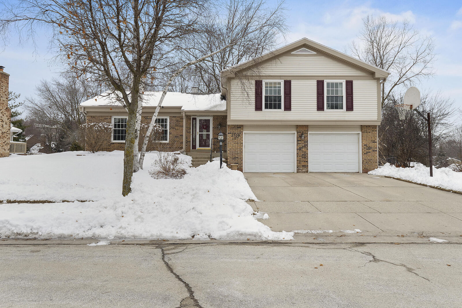 Property Photo: 2709 Coventry Ln WI 53188