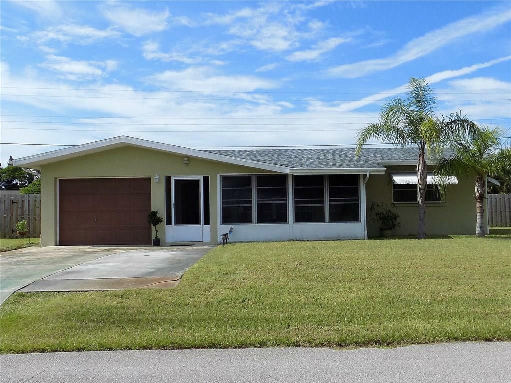 Property Photo:  227 E Arbor Avenue  FL 34952 