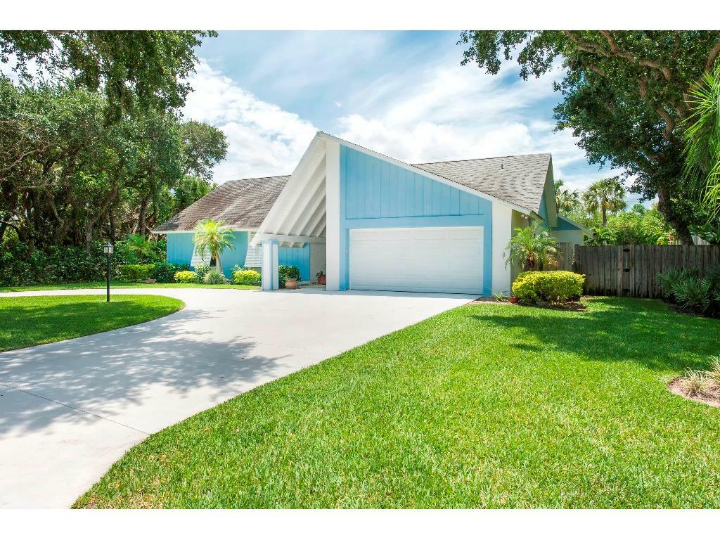Property Photo: 1005 Clipper Road FL 32963