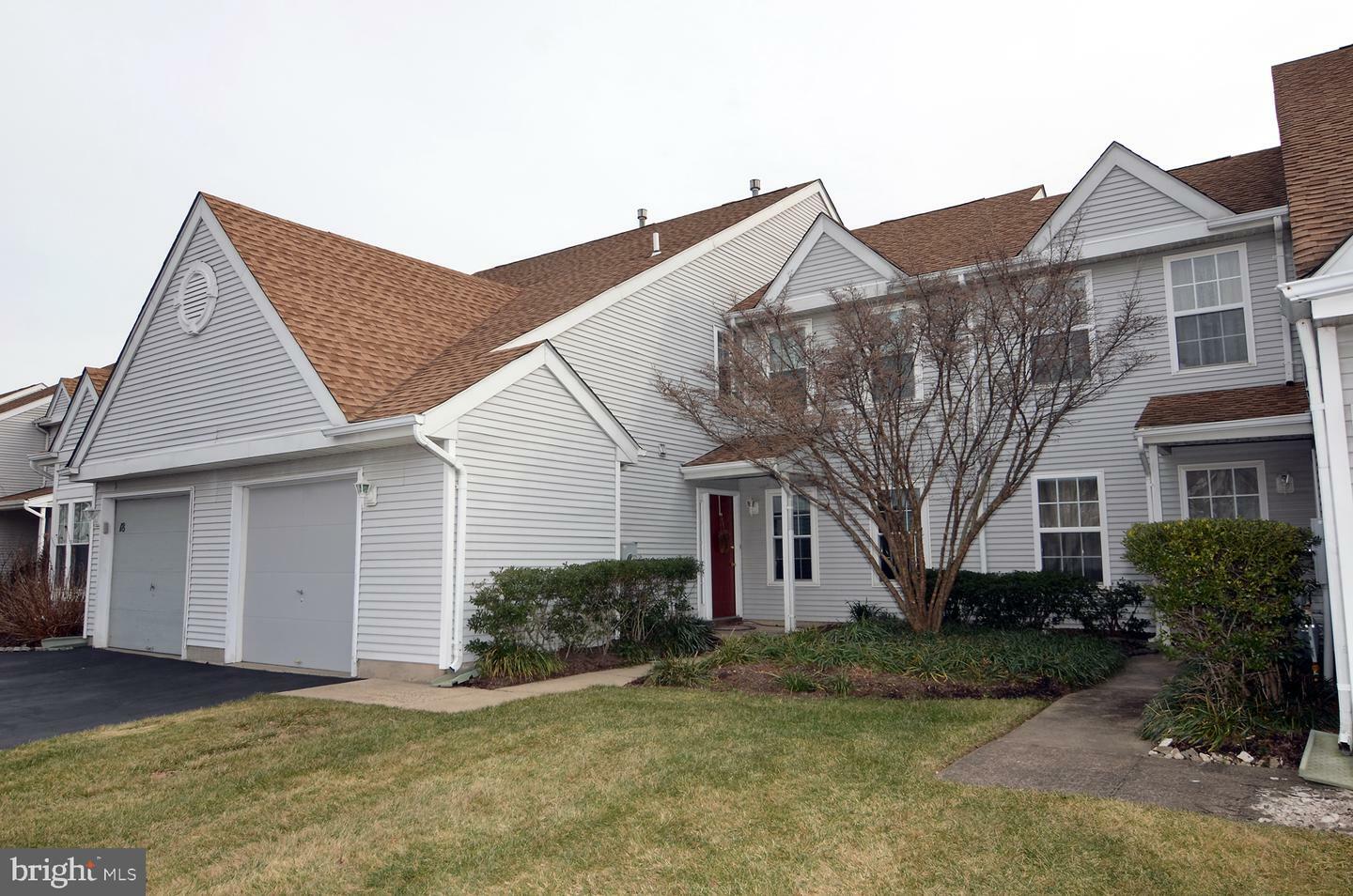 Property Photo:  20 Hemlock Court  NJ 08505 