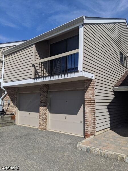 Property Photo:  77 Overlook Dr 1  NJ 08809 
