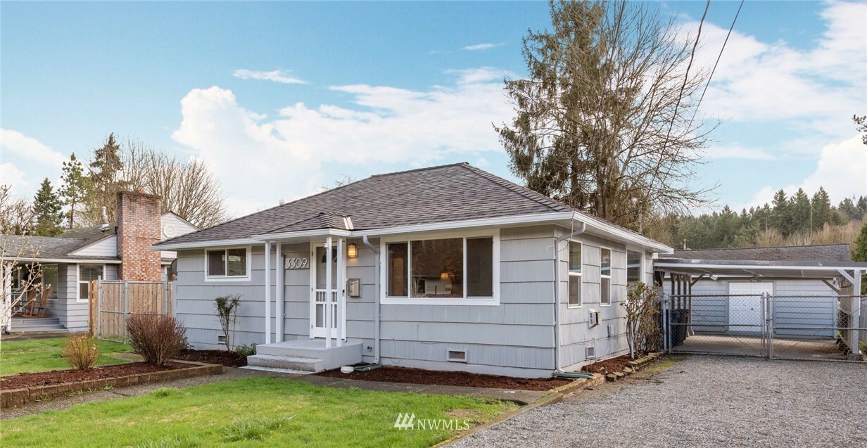 Property Photo:  3309 SE 5th Street  WA 98058 