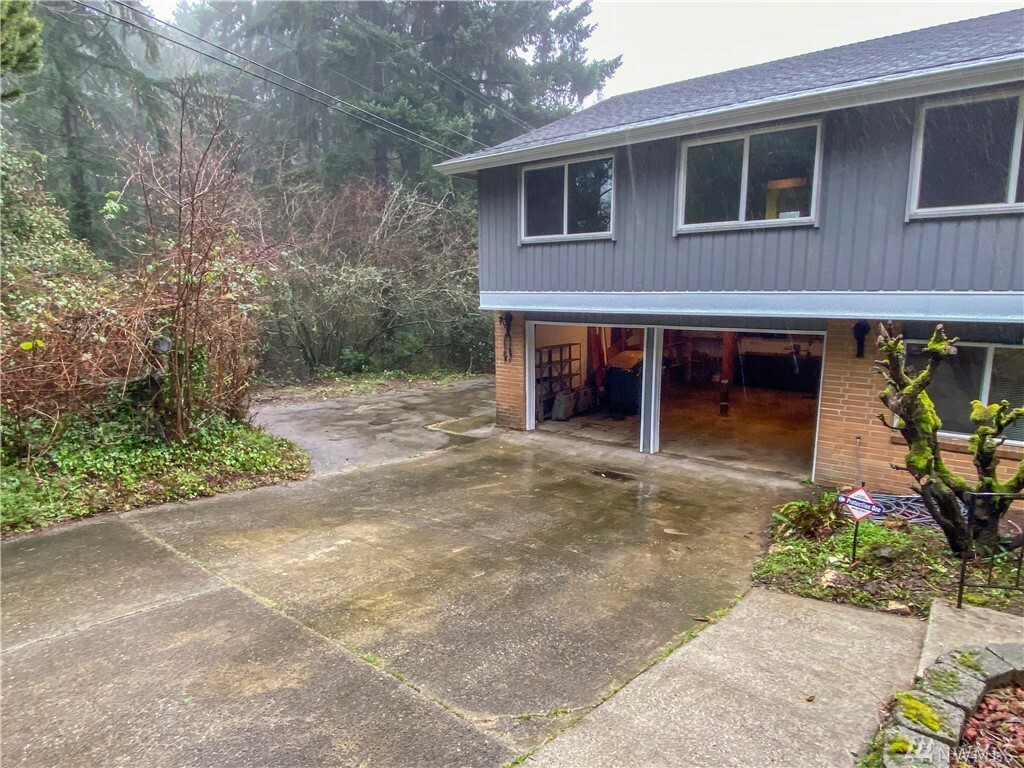 Property Photo:  9000 4th Ave SW  WA 98106 