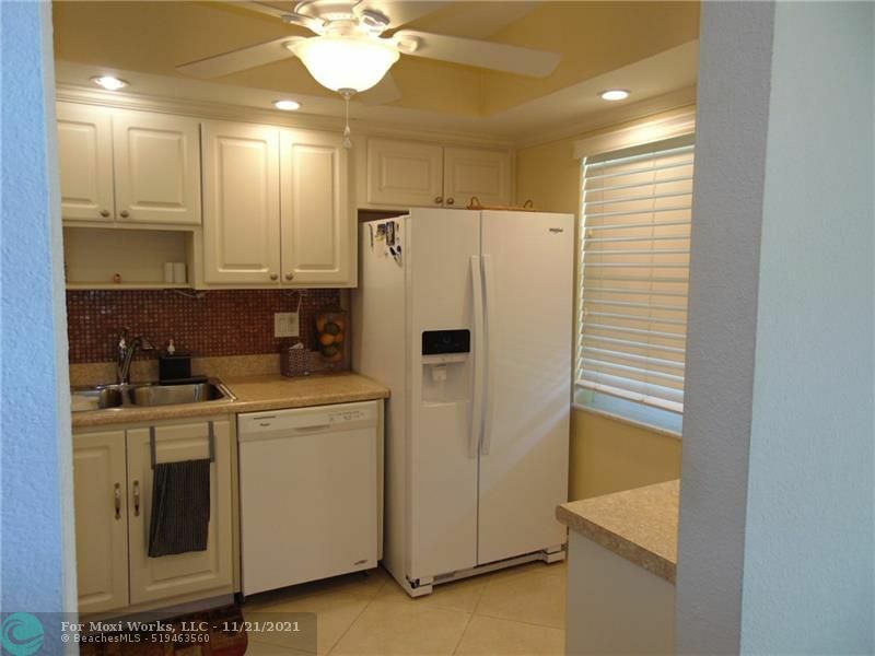 Property Photo:  9856 Marina Blvd 1305  FL 33428 