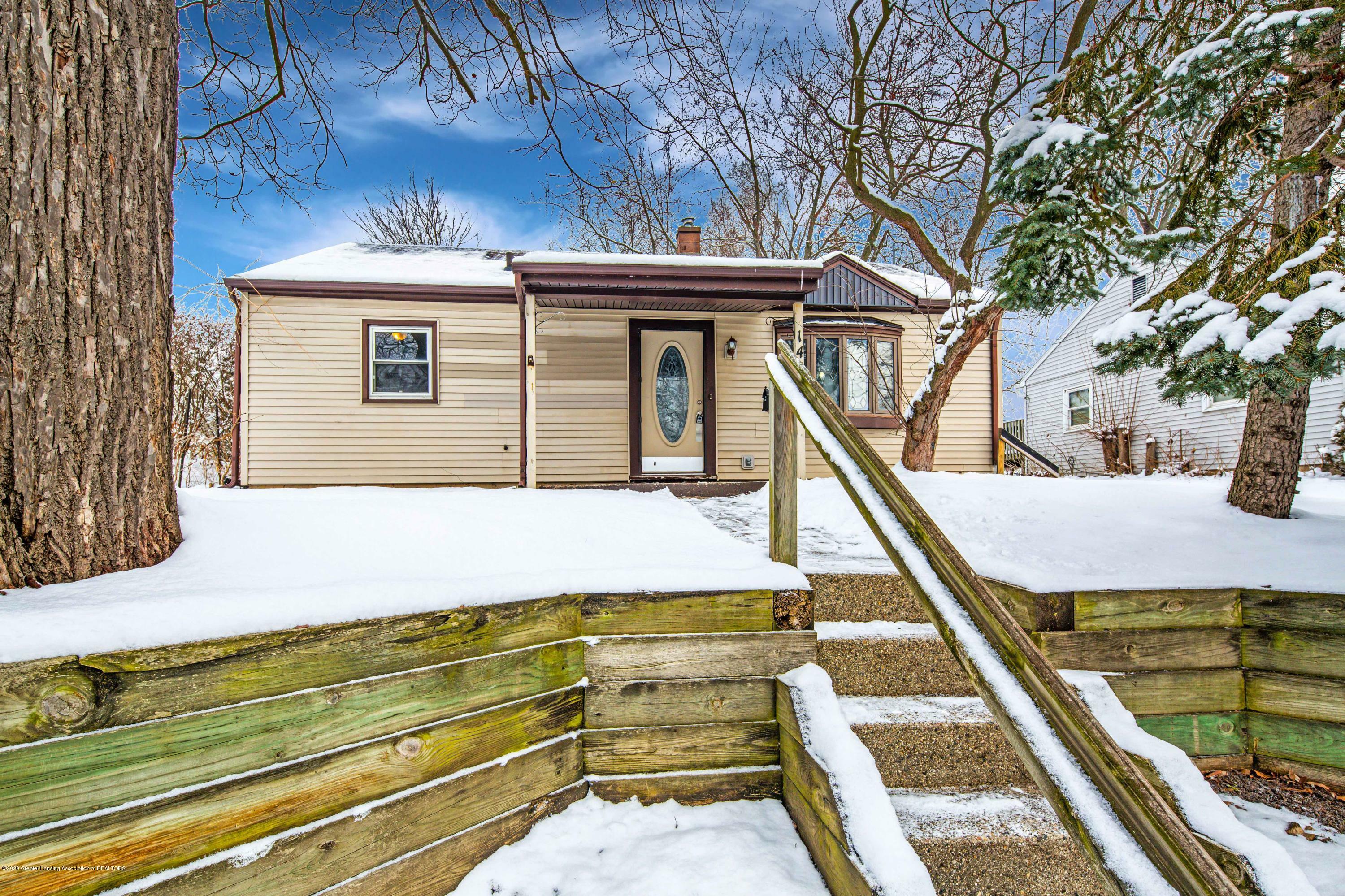 Property Photo:  1437 E Oakland Avenue  MI 48906 