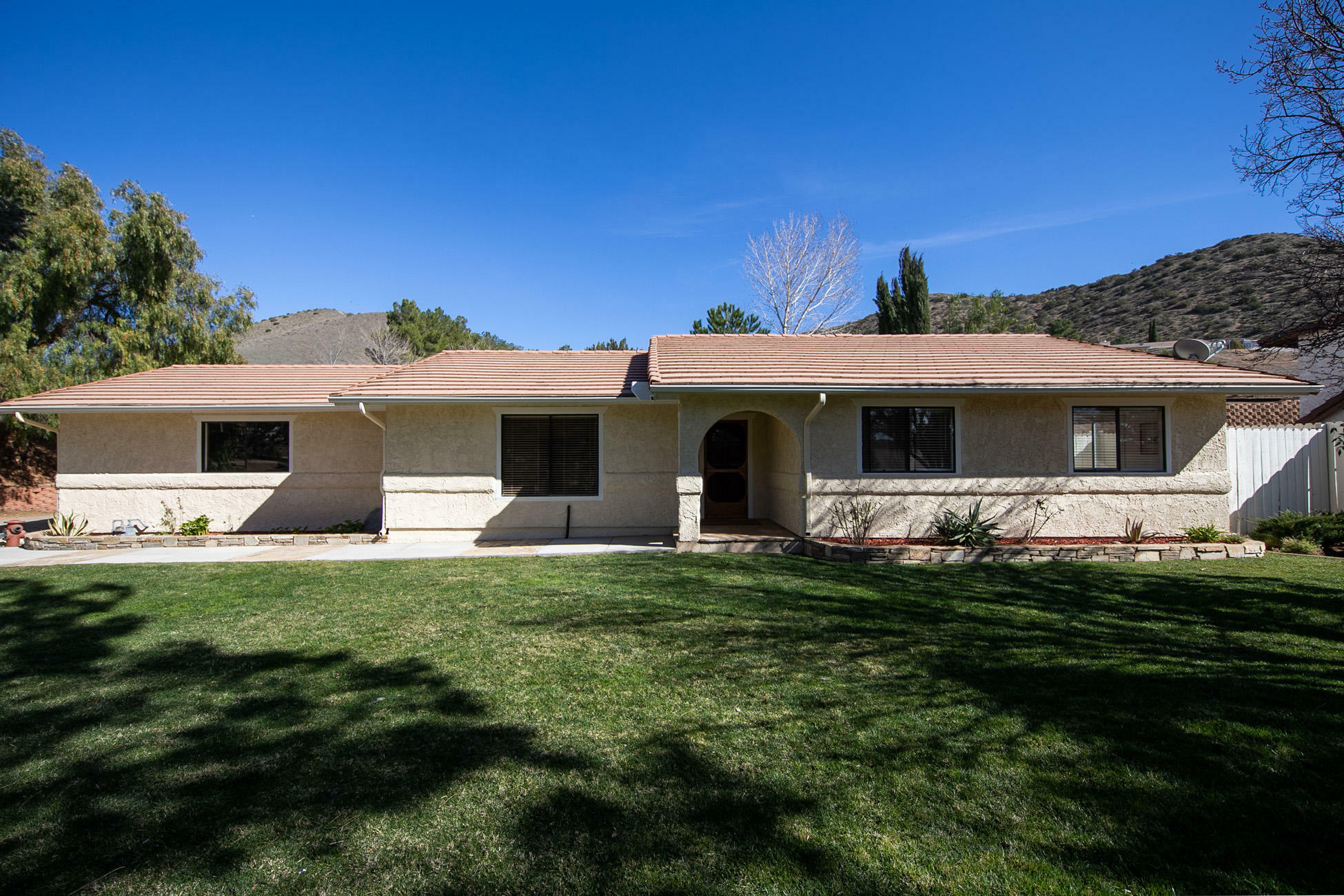 Property Photo:  33666 Tradepost Road  CA 93510 