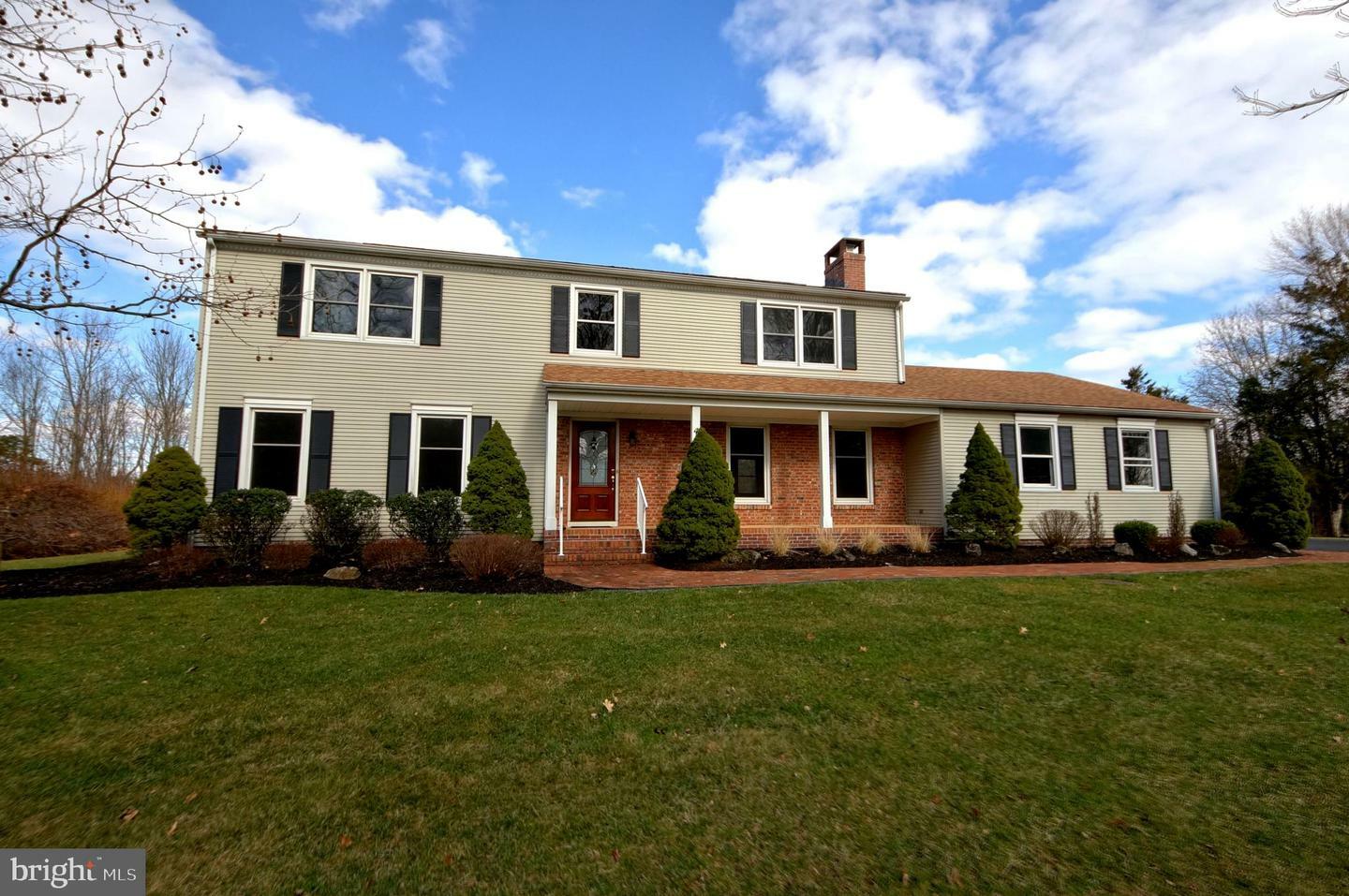 Property Photo:  4 Meadow Run Drive  NJ 08558 