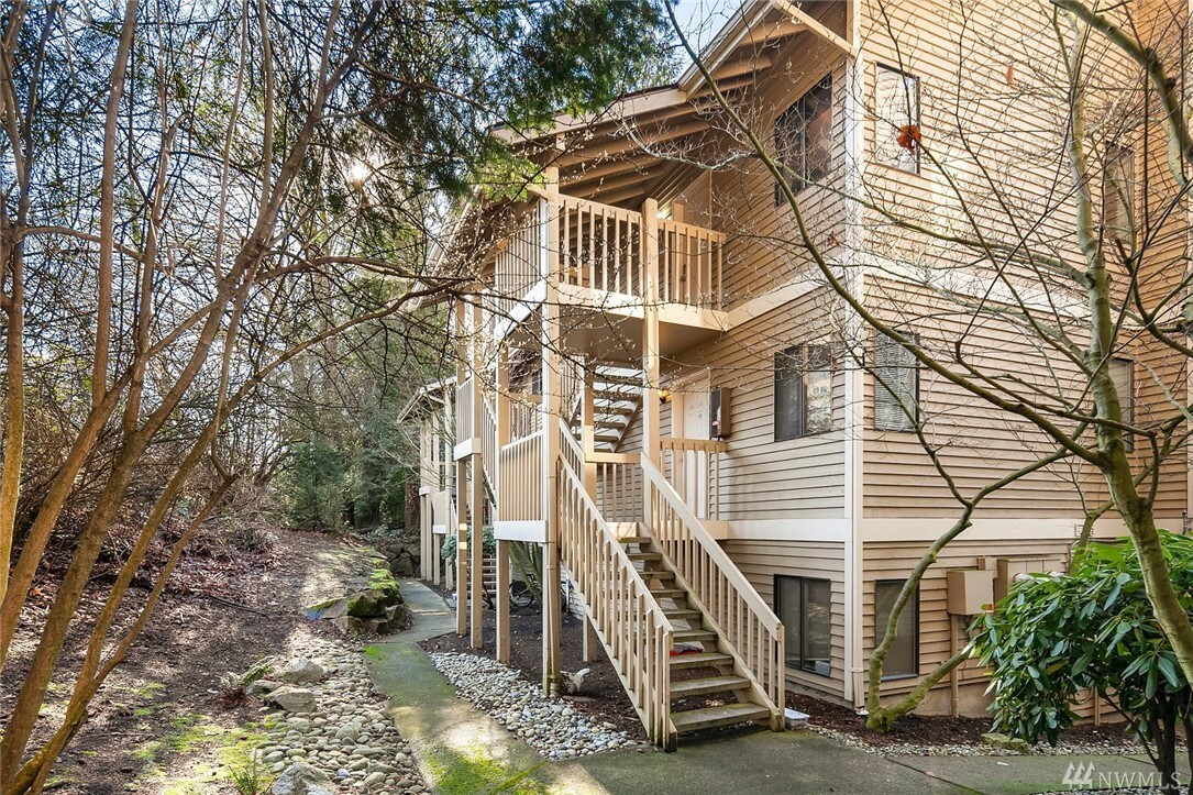 Property Photo:  406 10th St C302  WA 98033 