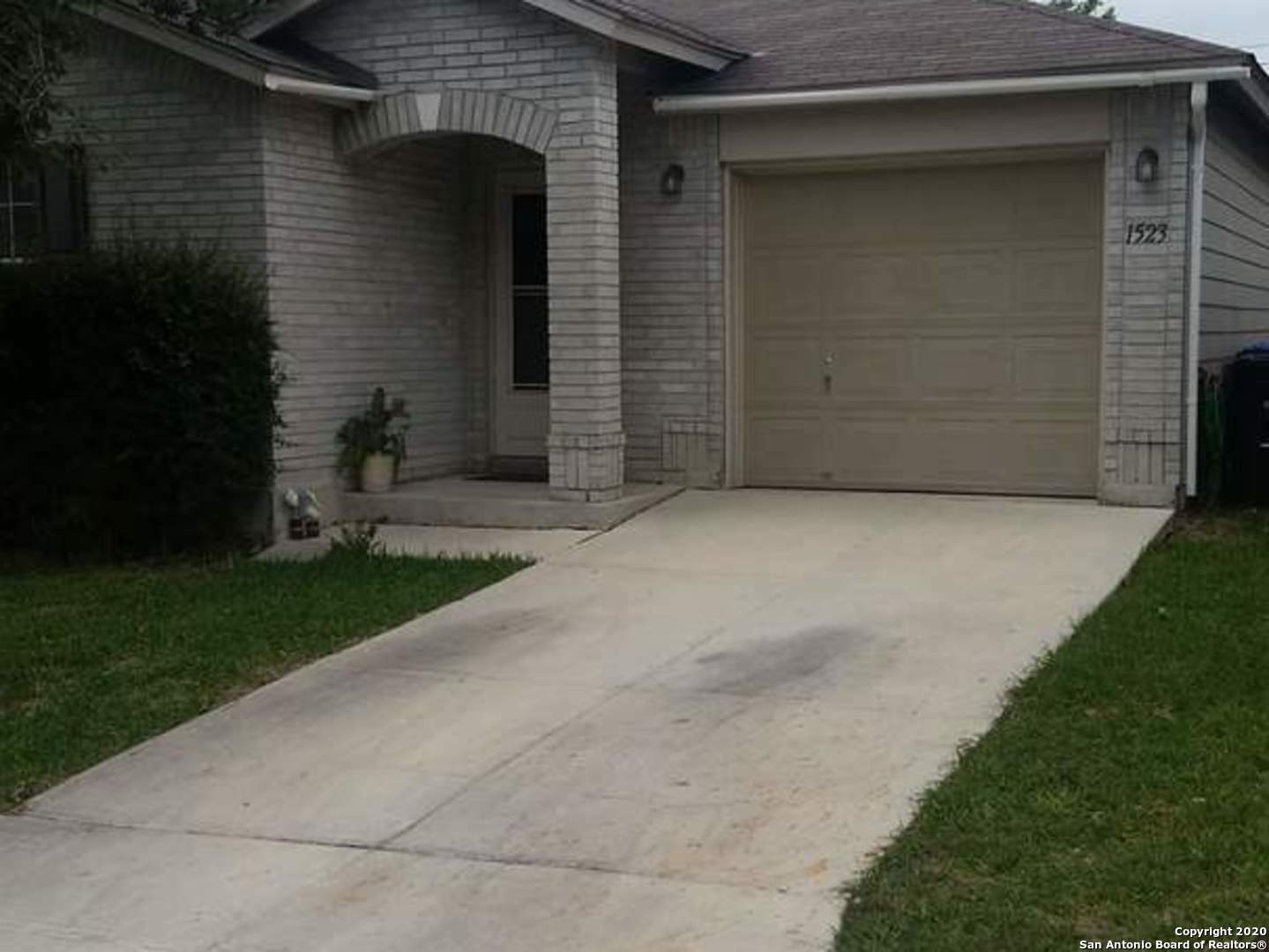 Property Photo: 1523 Range Field TX 78245