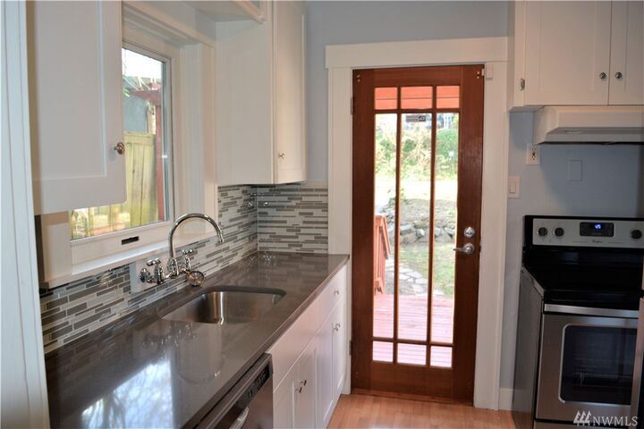 Property Photo:  6009 6th Ave NE  WA 98115 