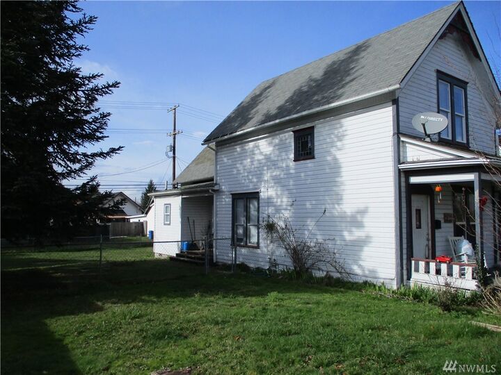 Property Photo:  807 E St  WA 98531 