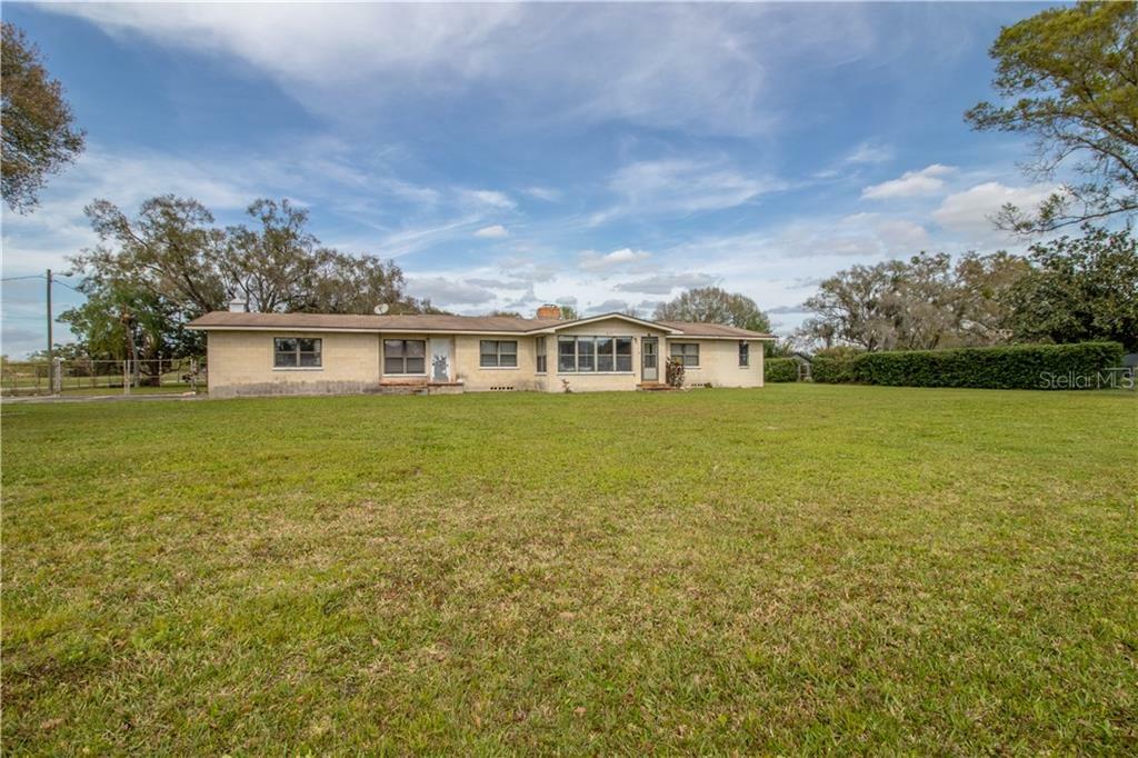 Property Photo:  902 7th Avenue NE  FL 33570 