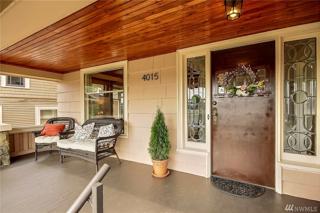 Property Photo: 4015 1st Ave NE WA 98105
