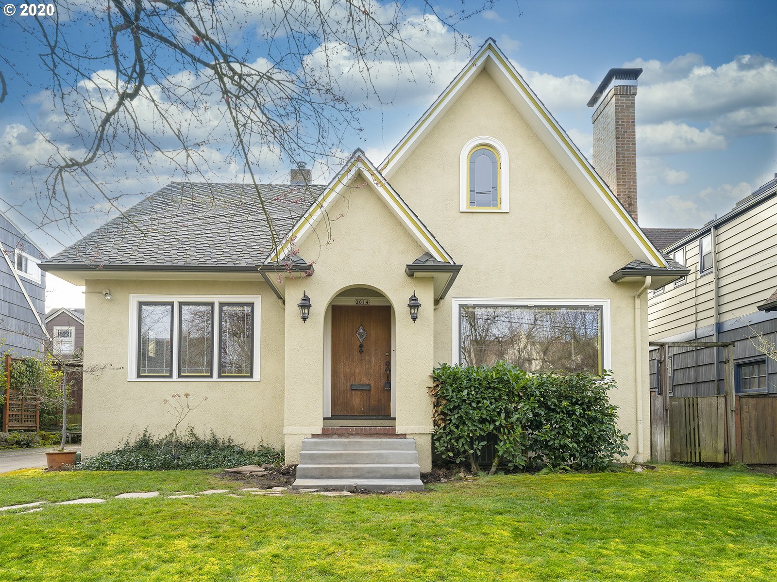 Property Photo: 2014 NE Mason St OR 97211