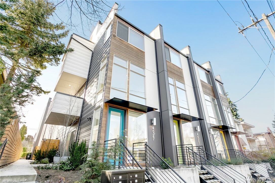 Property Photo:  4027 California Ave SW D  WA 98116 