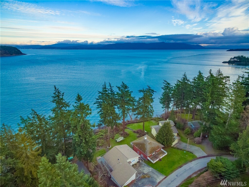 Property Photo: 1170 Beach Ave WA 98262