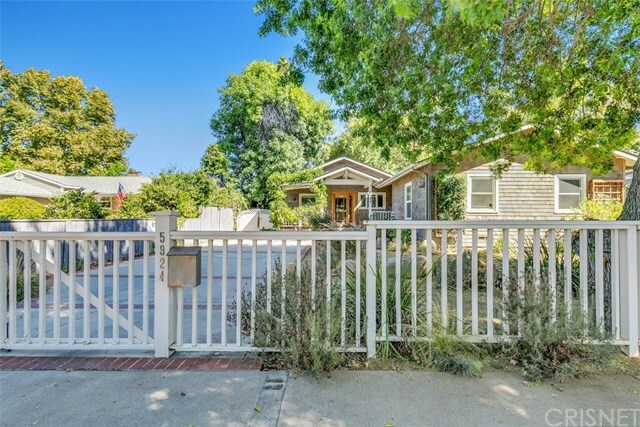 Property Photo:  5924 Vanalden Avenue  CA 91356 