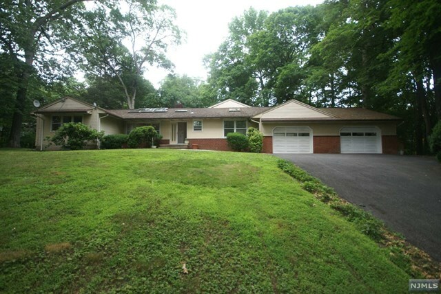 Property Photo:  226 Skylands Road  NJ 07456 