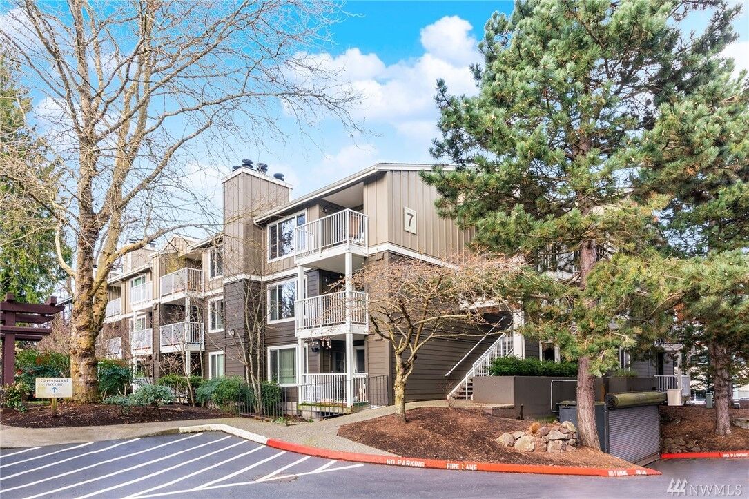 Property Photo:  300 N 130th St 7109  WA 98133 