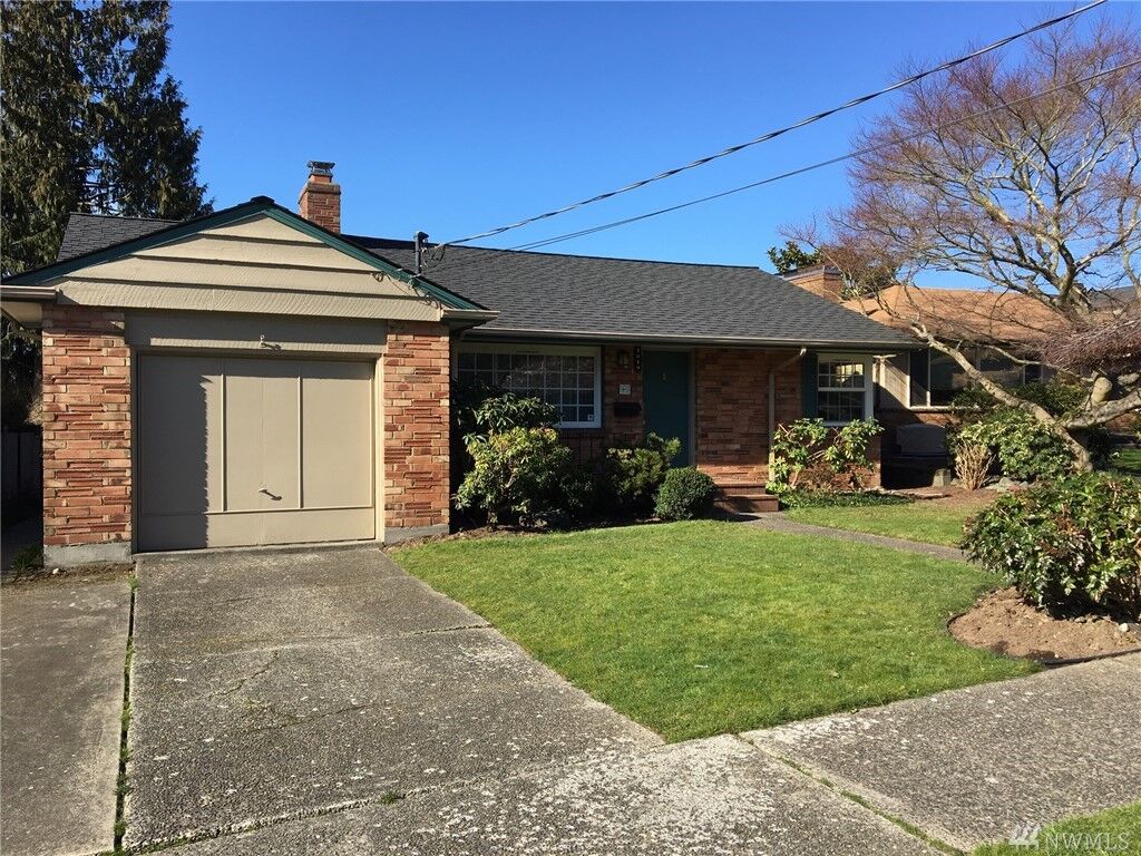 Property Photo: 7019 43rd Avenue NE WA 98115