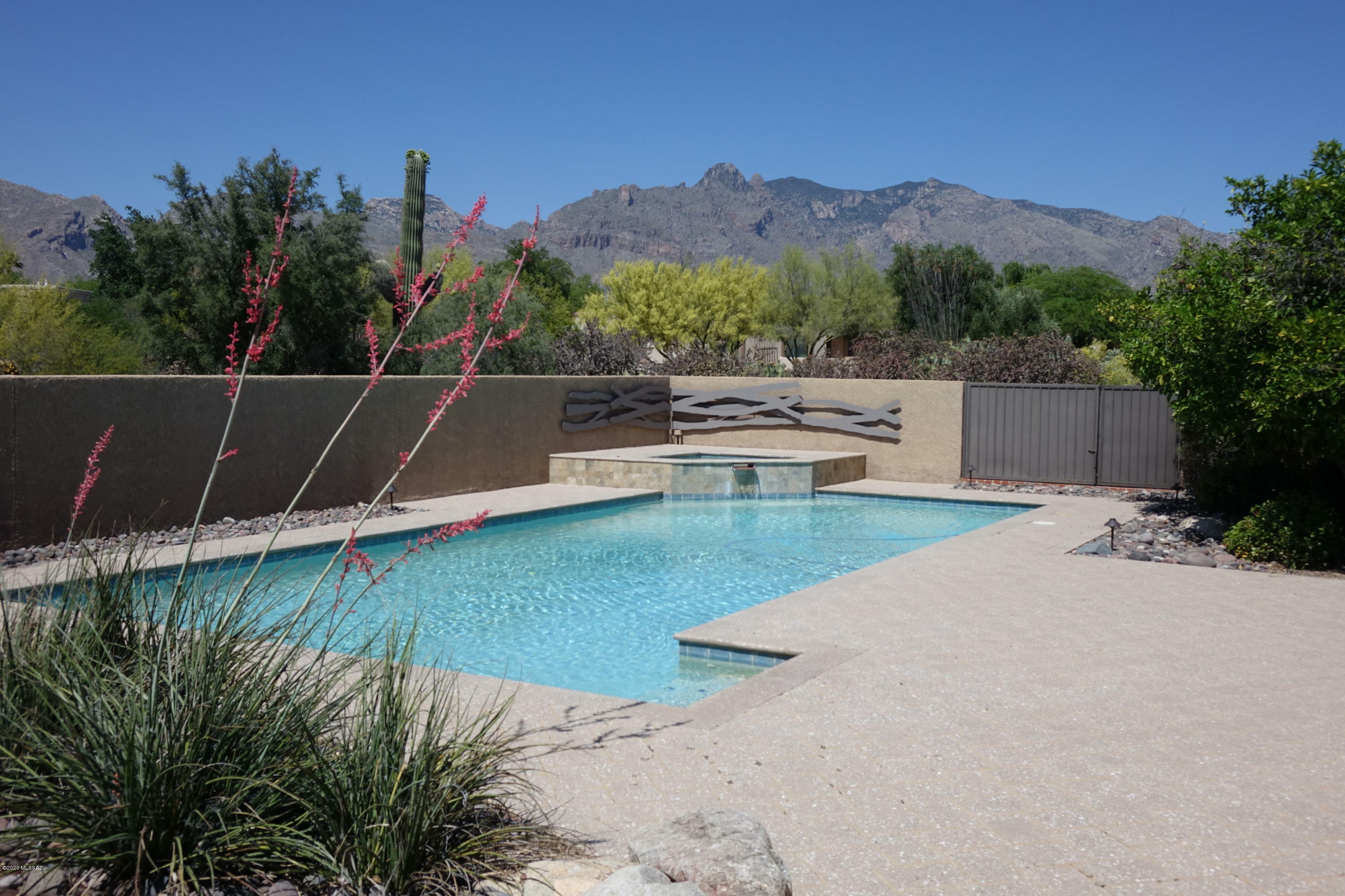 Property Photo:  5721 Placita Stilbayo  AZ 85718 