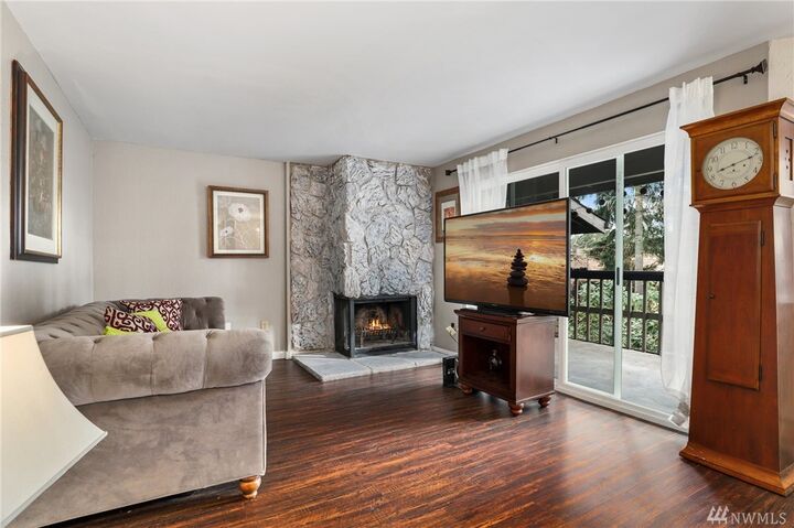 Property Photo: 14620 NE 35th Street 207 WA 98007