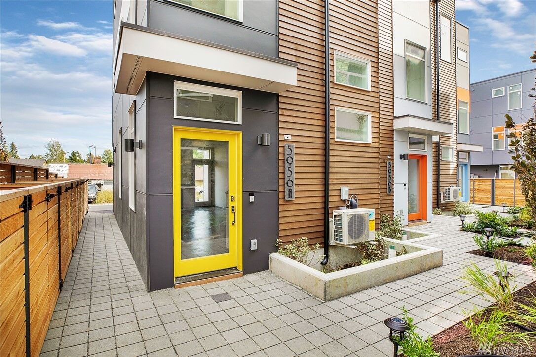 Property Photo:  5956  36th Avenue S A  WA 98118 