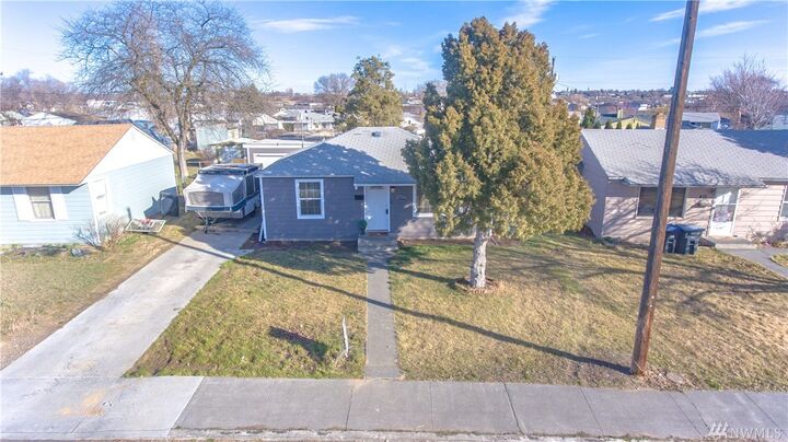 Property Photo:  423 N Mattson Drive  WA 98837 