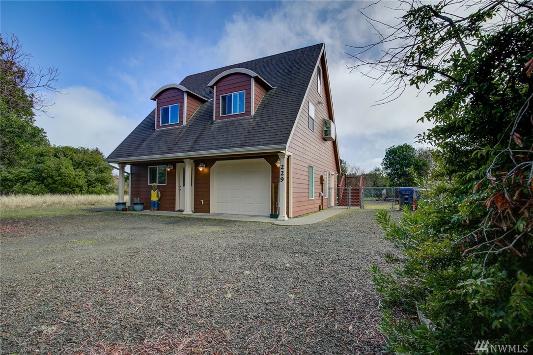 Property Photo:  229 Seashore St SW  WA 98569 