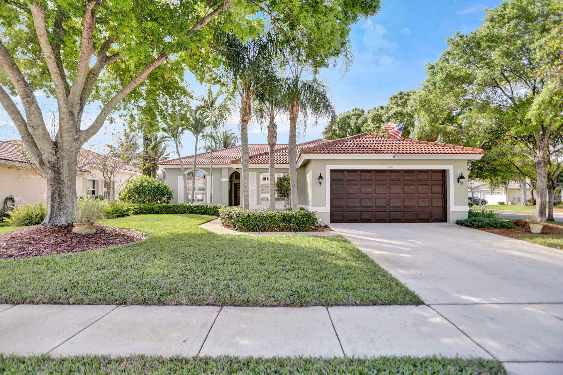 Property Photo:  6803 Las Colinas Court  FL 33463 