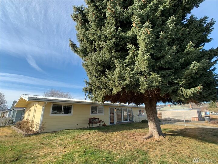 Property Photo:  712  2nd Avenue NE  WA 98823 