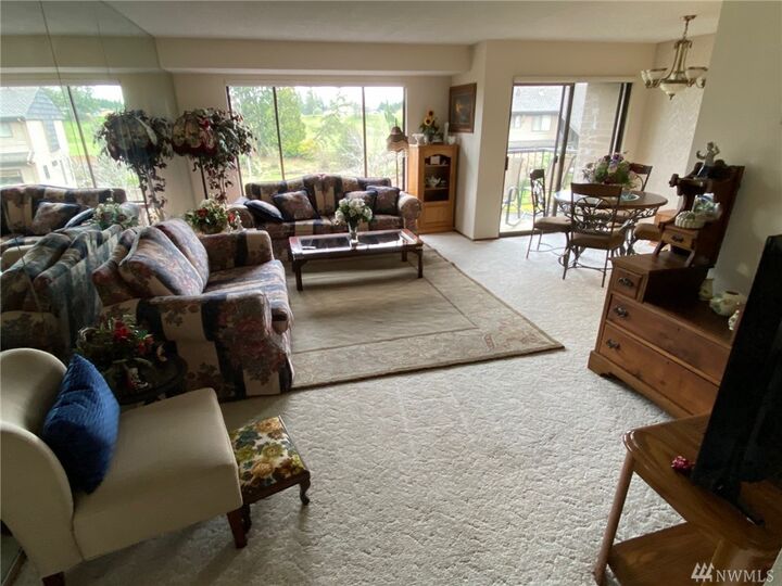 Property Photo: 10624 Glen Acres Drive S 10624 WA 98168