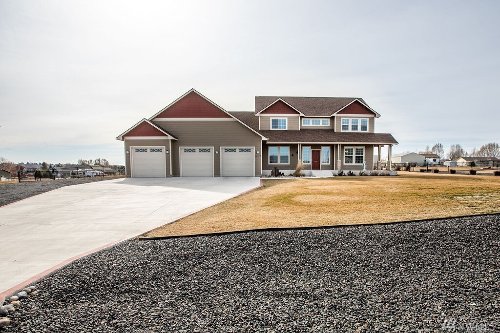 Property Photo: 10377 Road 5.7 NE WA 98837