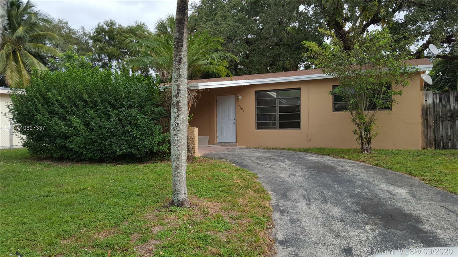 Property Photo:  2401 N 62nd Ave  FL 33024 