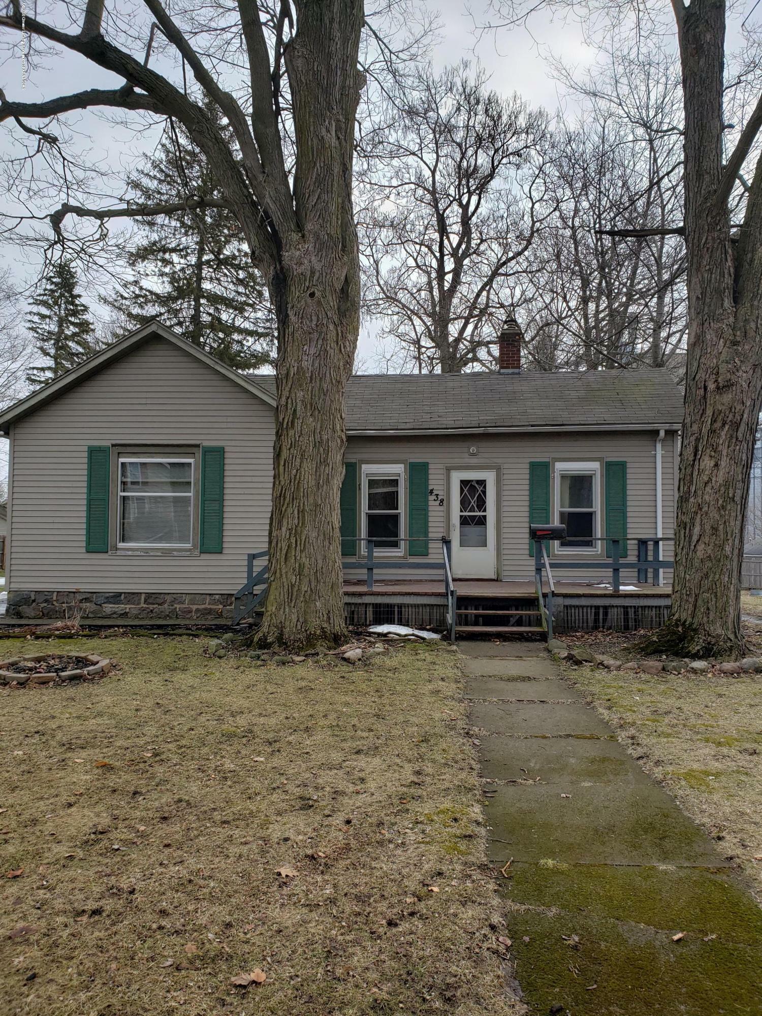 Property Photo:  438 N Clinton Street  MI 48813 