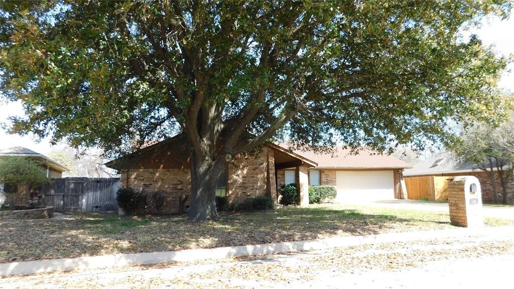 Property Photo:  5305 Ridge Springs Court  TX 76017 