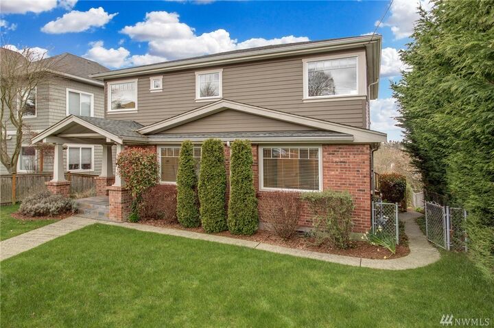 Property Photo: 3021 12th Ave W WA 98119