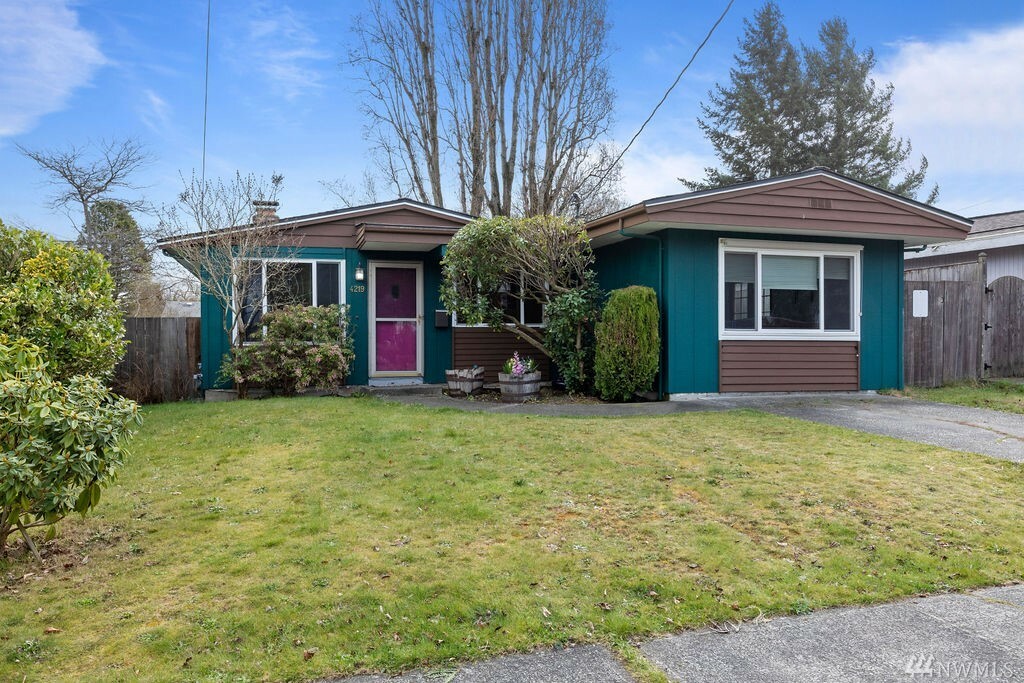 Property Photo:  4219 N Orchard St  WA 98407 