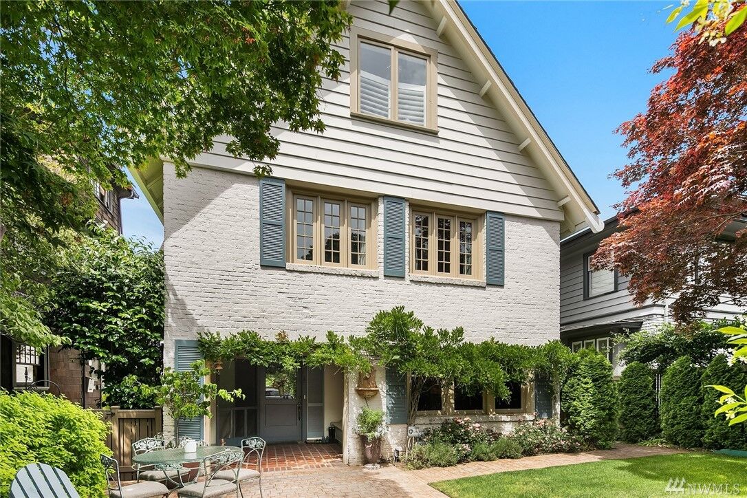 Property Photo:  1206 E Newton Street  WA 98102 