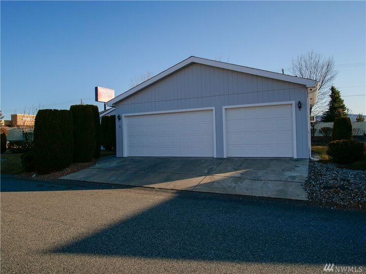 Property Photo: 1 Crystal Place W WA 98841