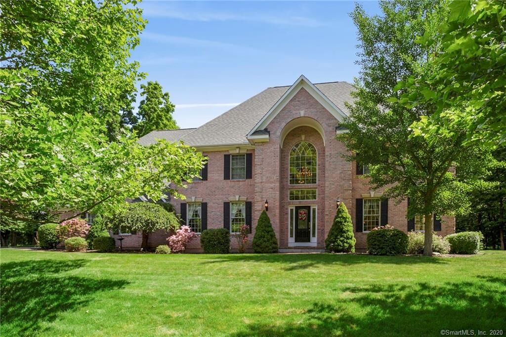 Property Photo: 5 Williamsburg Lane CT 06001