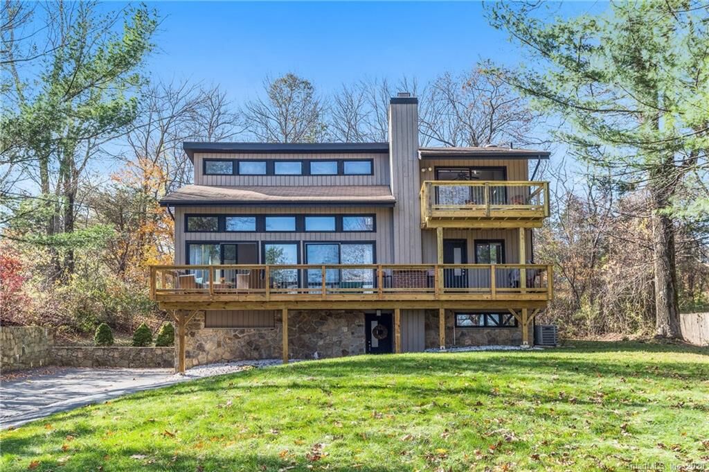 Property Photo:  7 Vintage Road  CT 06611 