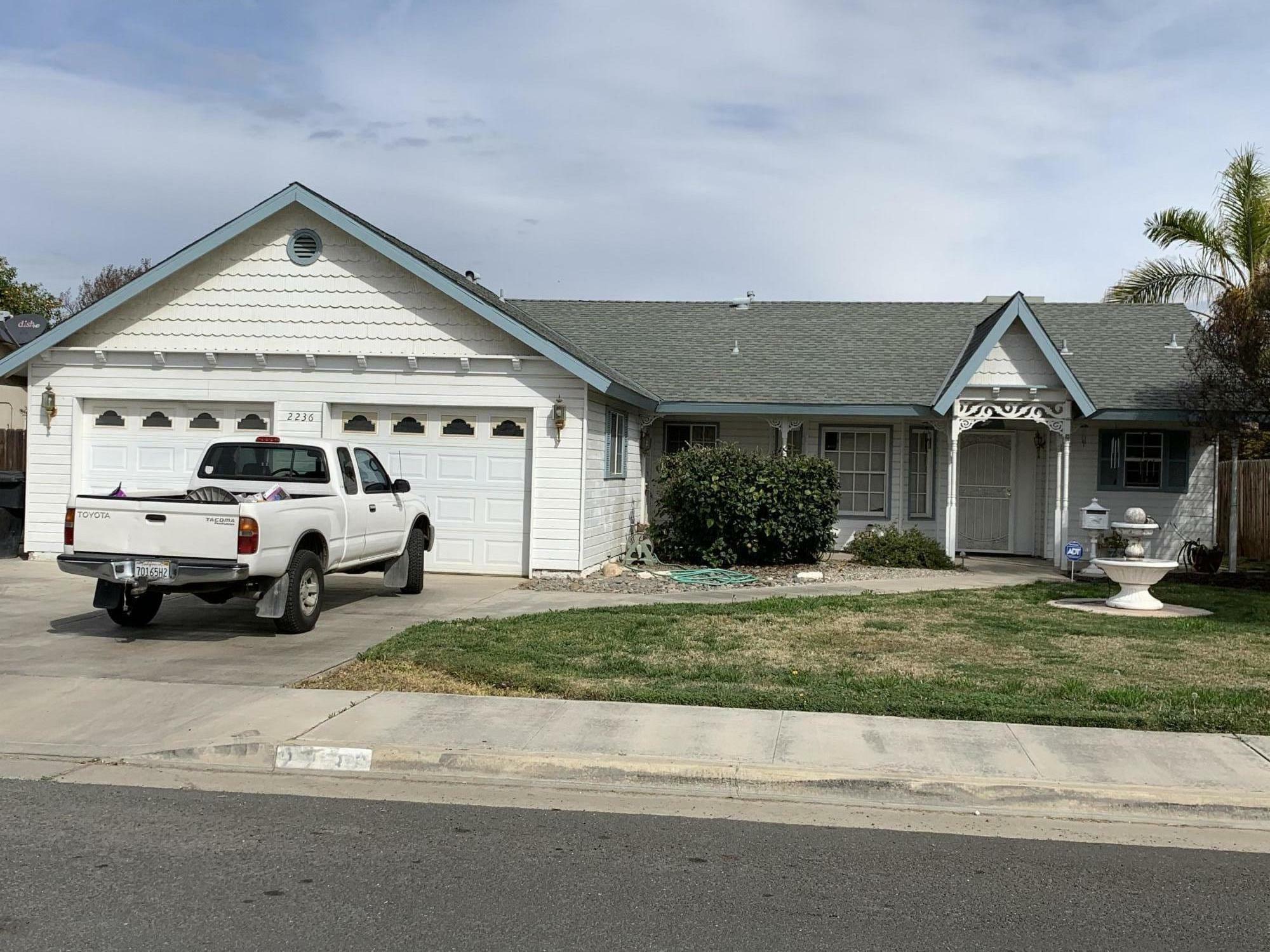 Property Photo:  2236 W Roby Avenue  CA 93257 